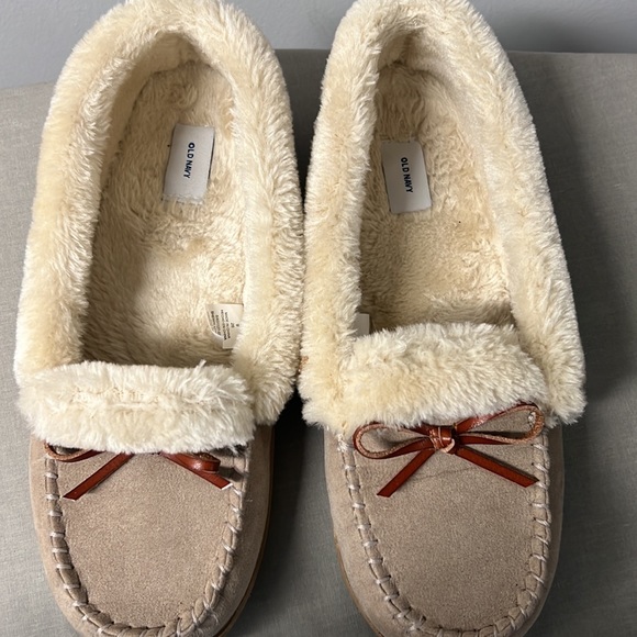 Old Navy Moccasin Slippers - Picture 4 of 7